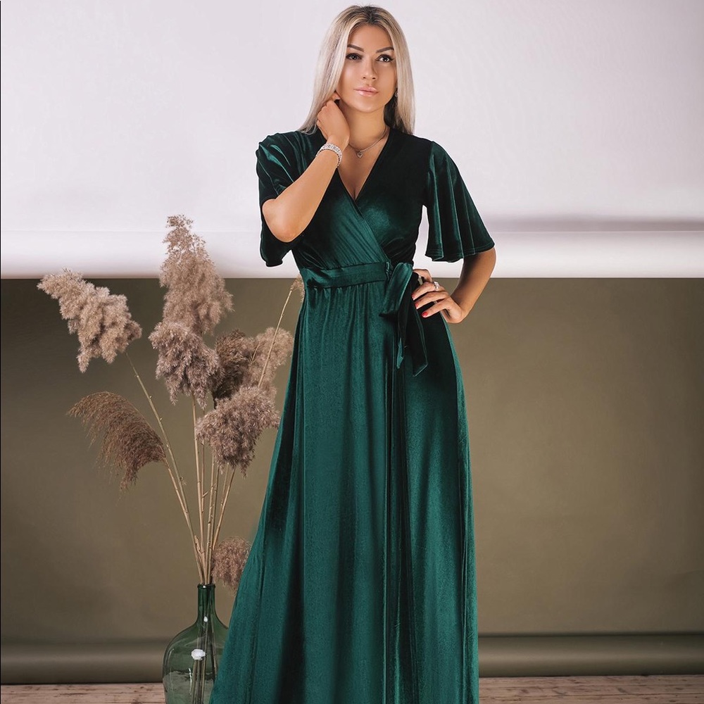 ❗️NEW❗️Emerald Green Velvet Flutter Sleeves Dress
